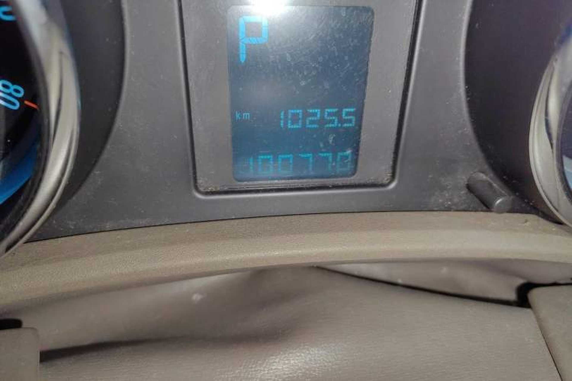 Used Buick GT 2010 GT 1.6L Automatic Fashion Edition Odometer Close Up