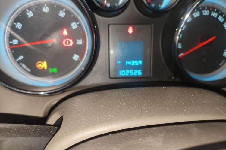Used Buick GT 2010 GT 1.6L Manual Entry-Level Model Odometer Close Up