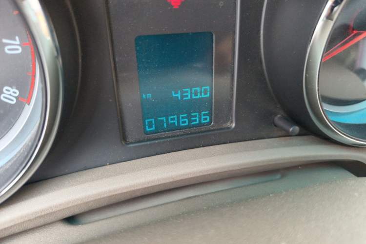 Used Buick GT 2010 GT 1.6L Manual Entry-Level Model Odometer Close Up