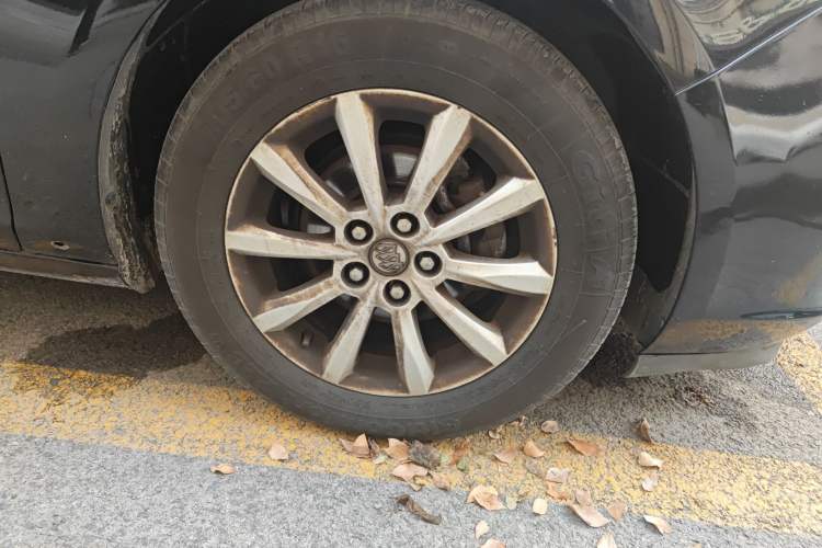 Used Buick GT 2010 GT 1.6L Manual Entry-Level Model Right Front Wheel Hub