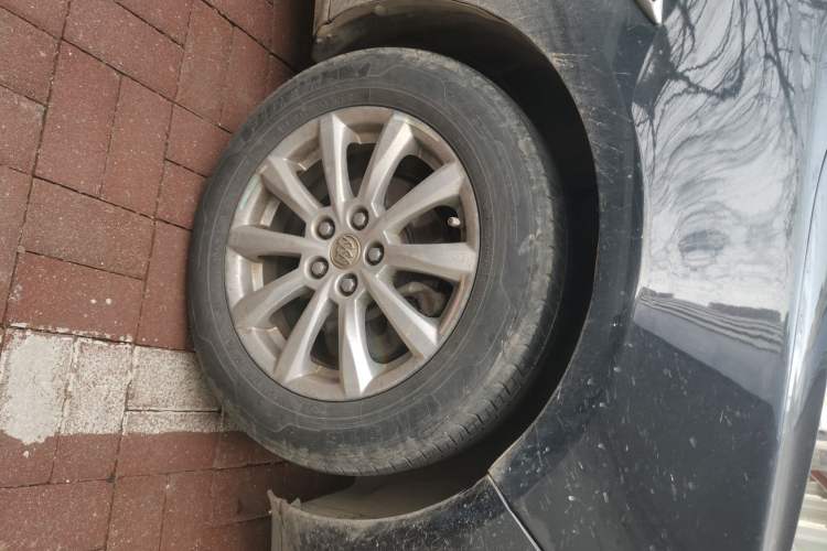 Used Buick GT 2010 GT 1.6L Manual Entry-Level Model Right Front Wheel Hub