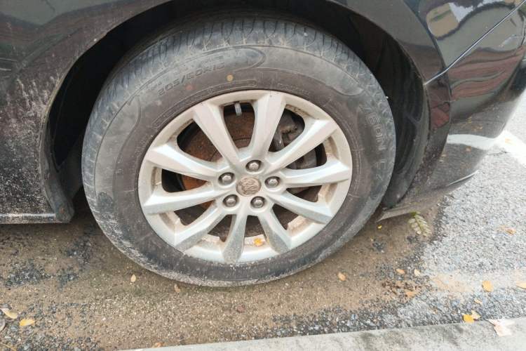 Used Buick GT 2010 GT 1.6L Manual Entry-Level Model Right Front Wheel Hub