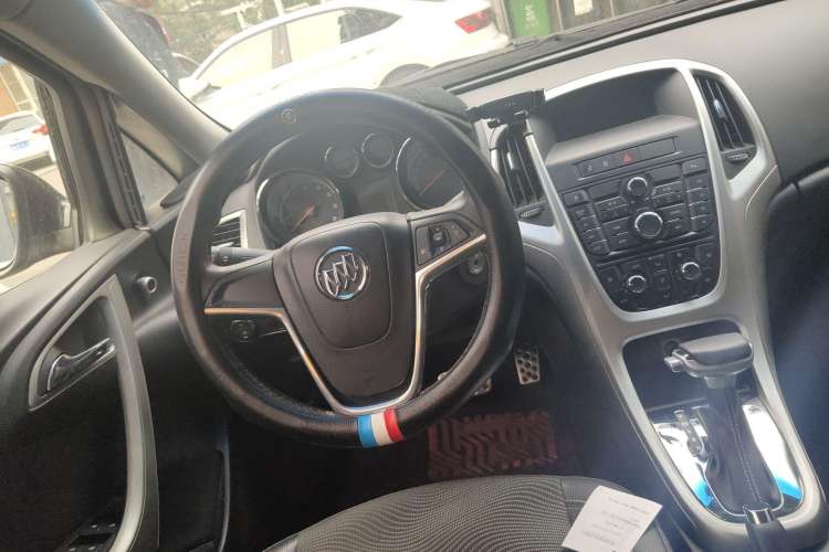 Used Buick GT 2010 XT 1.6T Fashion Sport Edition Steering Wheel