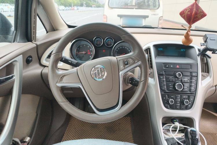Used Buick GT 2010 GT 1.6L Manual Entry-Level Model Steering Wheel