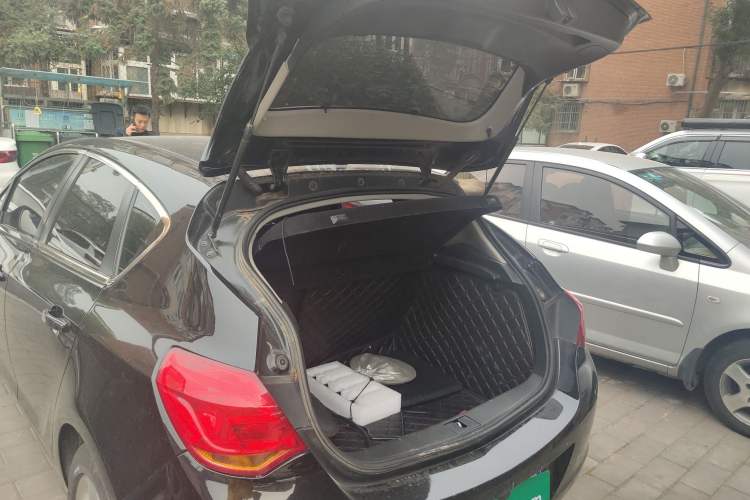 Used Buick GT 2010 XT 1.6T Fashion Sport Edition Trunk