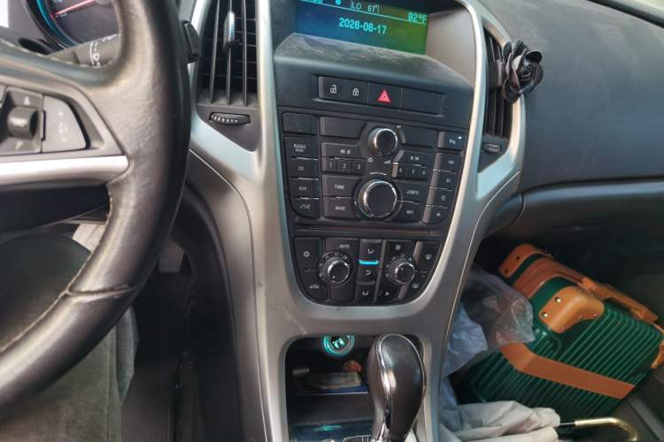 Used Buick GT 2010 XT 1.8L Automatic Fashion Edition Audio And AC Panel