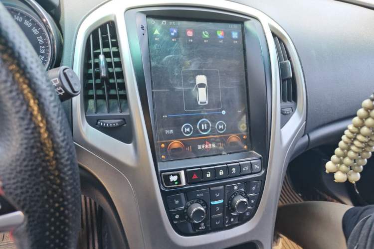 Used Buick GT 2010 XT 1.8L Automatic Deluxe Edition Audio And AC Panel