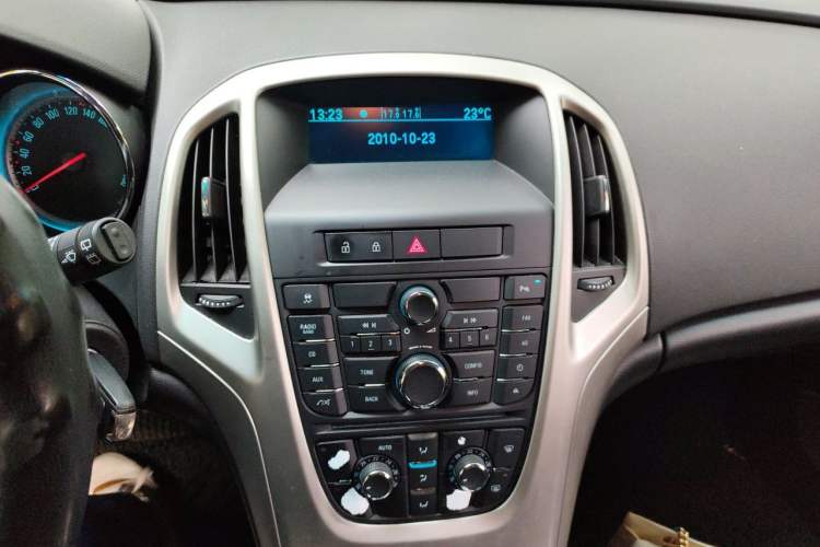 Used Buick GT 2010 XT 1.6L Automatic Fashion Edition Audio And AC Panel