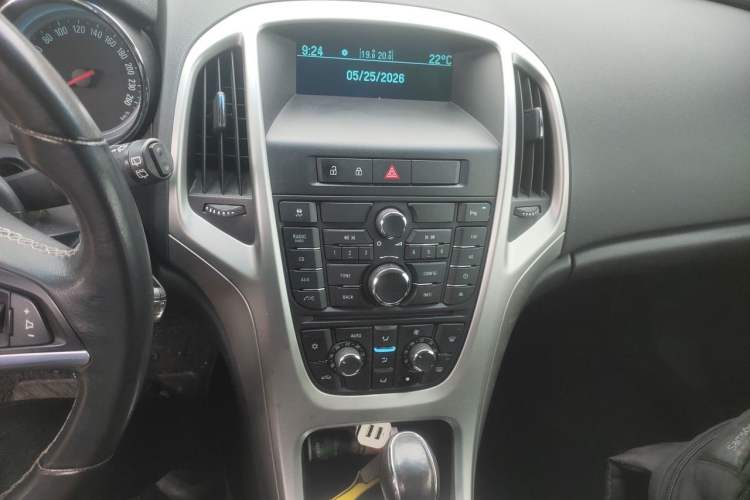 Used Buick GT 2010 XT 1.6T Fashion Sport Edition Audio And AC Panel