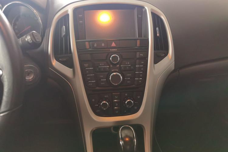 Used Buick GT 2010 XT 1.8L Automatic Fashion Edition Audio And AC Panel