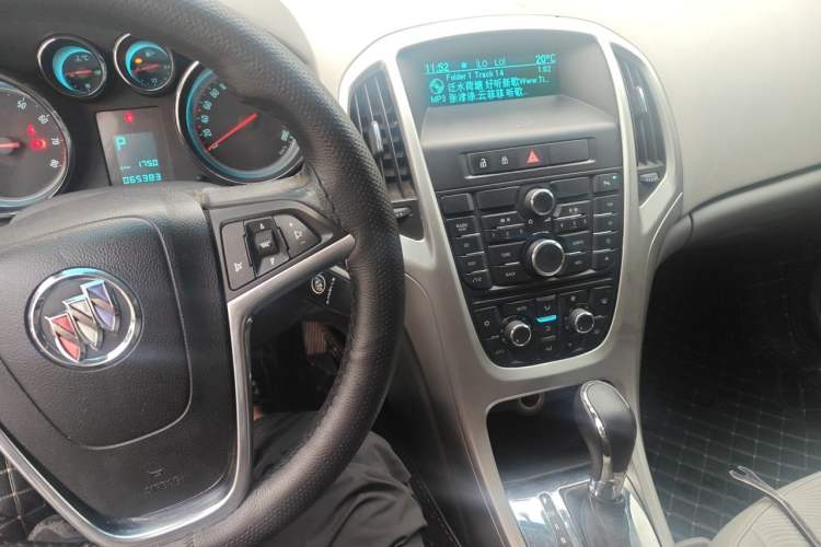 Used Buick GT 2010 XT 1.6L Automatic Fashion Edition Audio And AC Panel