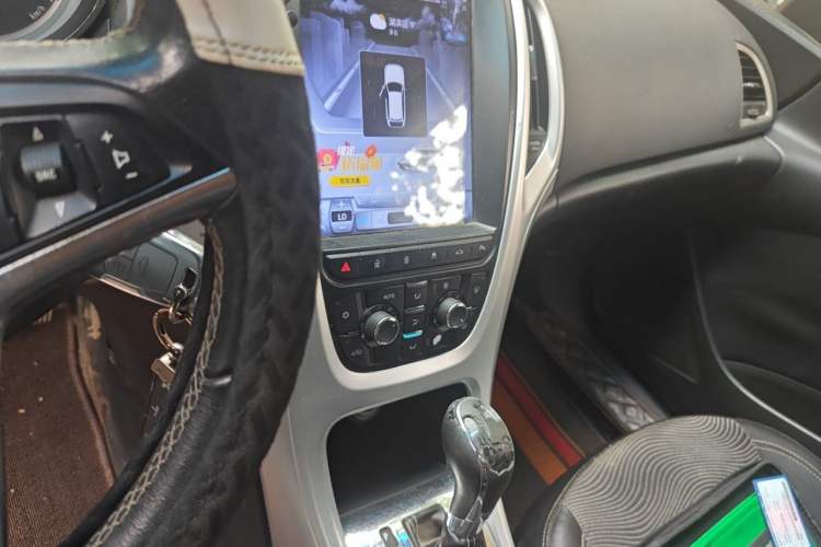 Used Buick GT 2010 XT 1.6L Automatic Fashion Edition Audio And AC Panel