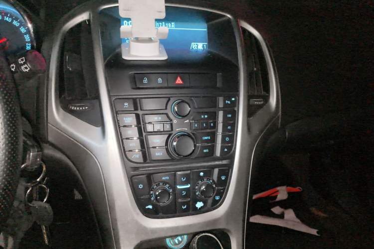 Used Buick GT 2010 XT 1.6T Fashion Sport Edition Audio And AC Panel