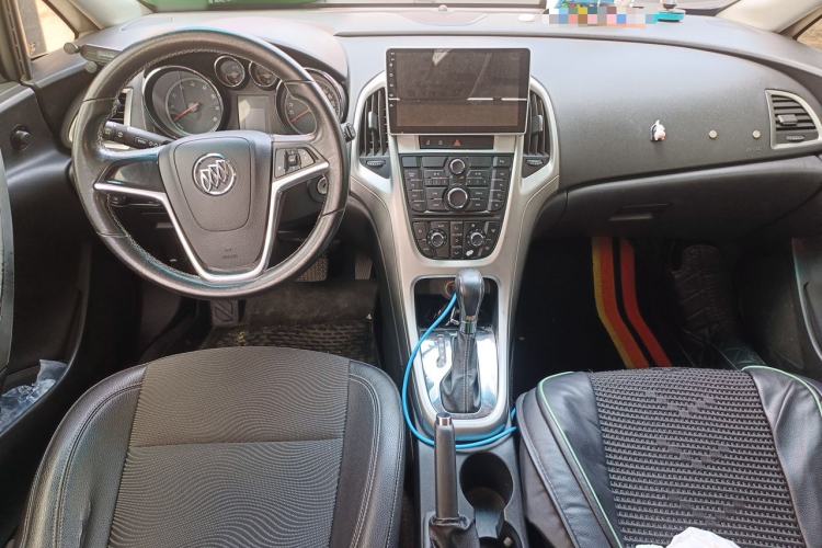 Used Buick GT 2010 XT 1.6L Automatic Fashion Edition Center Console