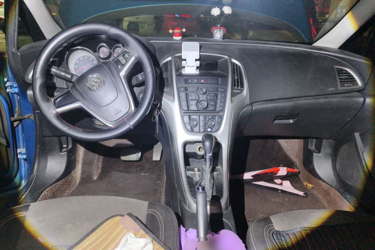Used Buick GT 2010 XT 1.6T Fashion Sport Edition Center Console