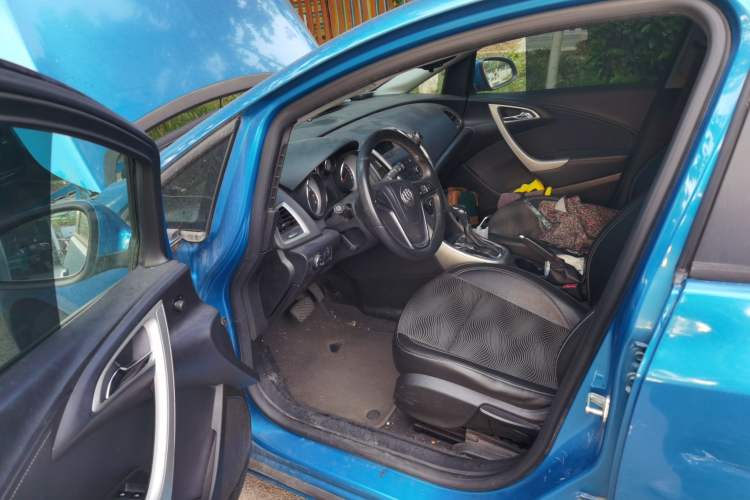 Used Buick GT 2010 XT 1.8L Automatic Fashion Edition Driver Seat