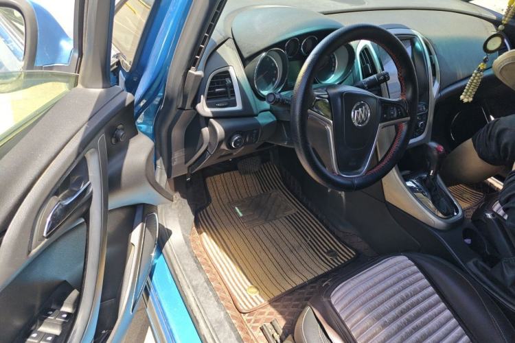 Used Buick GT 2010 XT 1.8L Automatic Deluxe Edition Driver Seat