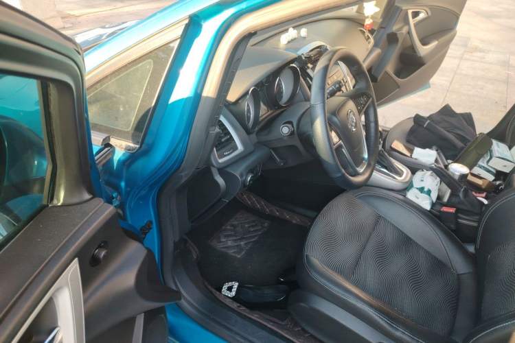 Used Buick GT 2010 XT 1.6L Automatic Fashion Edition Driver Seat