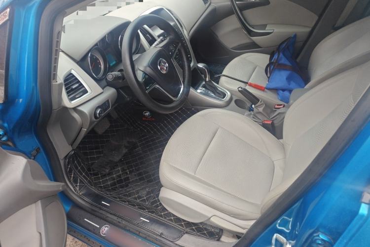 Used Buick GT 2010 XT 1.6L Automatic Fashion Edition Driver Seat