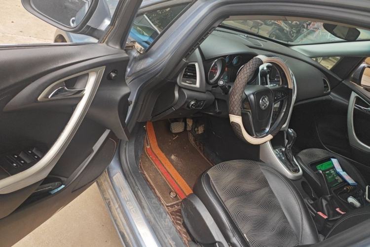 Used Buick GT 2010 XT 1.6L Automatic Fashion Edition Driver Seat