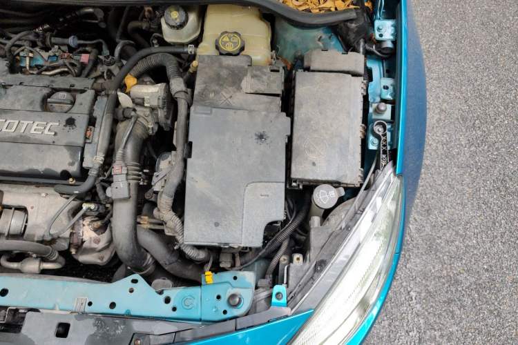 Used Buick GT 2010 XT 1.6L Automatic Fashion Edition Engine Bay Left