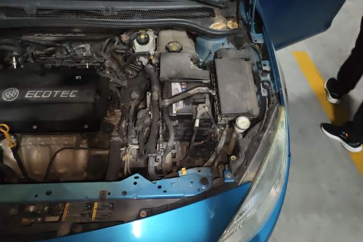 Used Buick GT 2010 XT 1.8L Automatic Fashion Edition Engine Bay Left