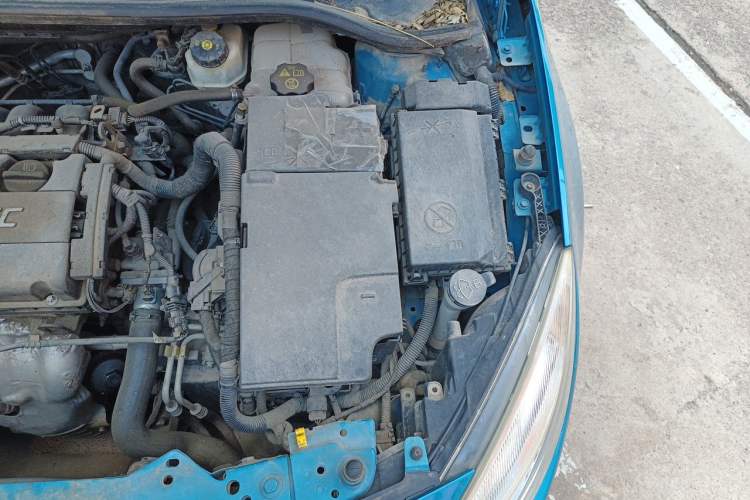 Used Buick GT 2010 XT 1.6L Automatic Fashion Edition Engine Bay Left