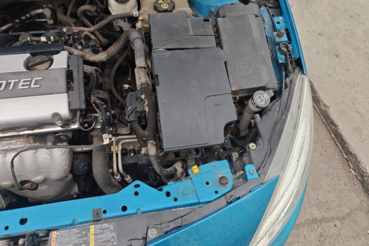 Used Buick GT 2010 XT 1.6L Automatic Fashion Edition Engine Bay Left