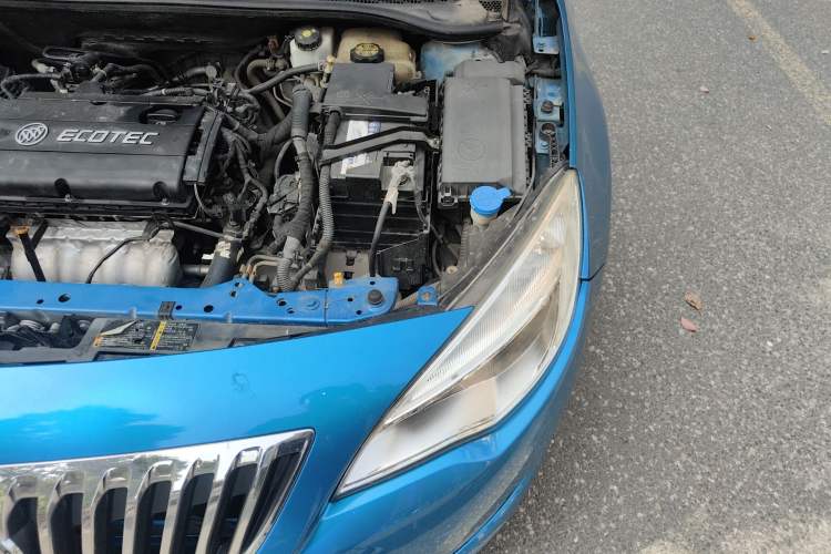 Used Buick GT 2010 XT 1.6L Automatic Fashion Edition Engine Bay Left