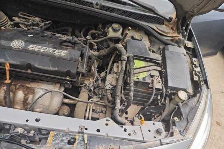 Used Buick GT 2010 XT 1.6L Automatic Fashion Edition Engine Bay Left