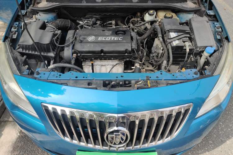 Used Buick GT 2010 XT 1.6L Automatic Fashion Edition Engine Bay