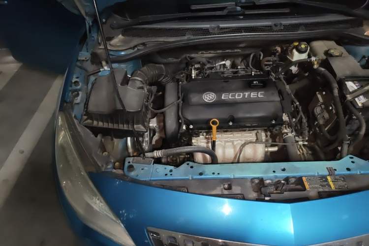 Used Buick GT 2010 XT 1.8L Automatic Fashion Edition Engine Bay Right