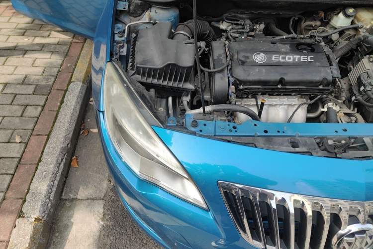Used Buick GT 2010 XT 1.6L Automatic Fashion Edition Engine Bay Right