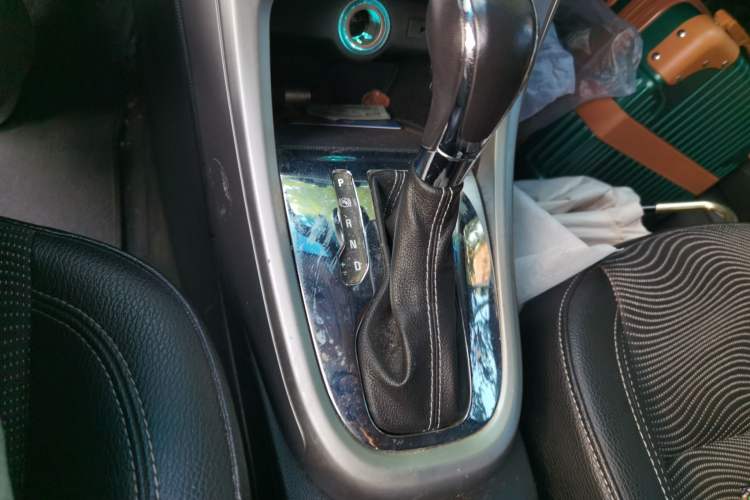 Used Buick GT 2010 XT 1.8L Automatic Fashion Edition Gear Lever