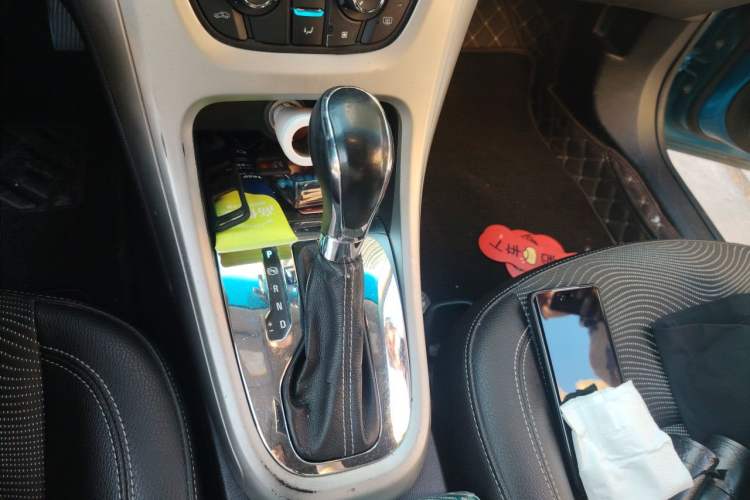 Used Buick GT 2010 XT 1.6L Automatic Fashion Edition Gear Lever