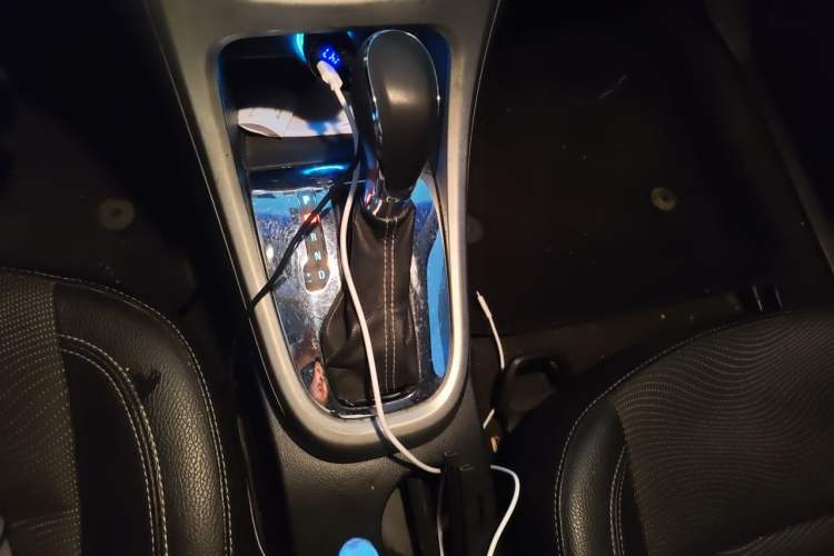 Used Buick GT 2010 XT 1.8L Automatic Fashion Edition Gear Lever