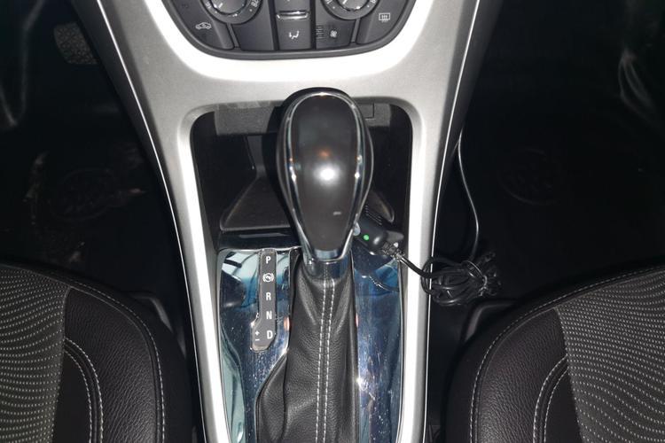 Used Buick GT 2010 XT 1.8L Automatic Fashion Edition Gear Lever
