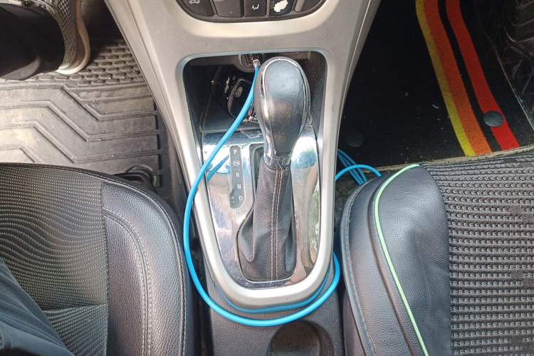 Used Buick GT 2010 XT 1.6L Automatic Fashion Edition Gear Lever