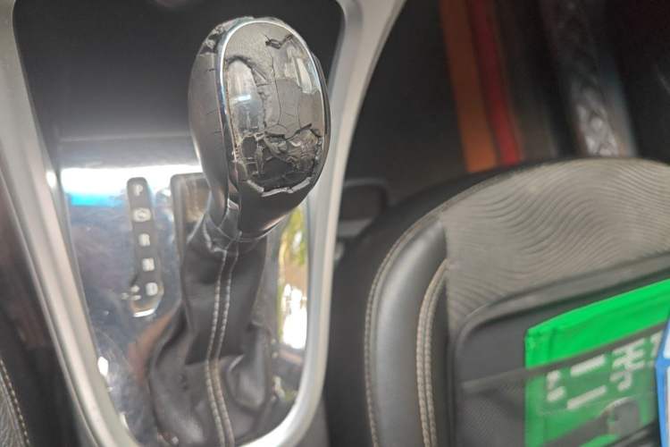 Used Buick GT 2010 XT 1.6L Automatic Fashion Edition Gear Lever