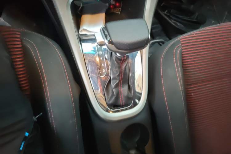 Used Buick GT 2010 XT 1.6T New Edge Sport Edition Gear Lever