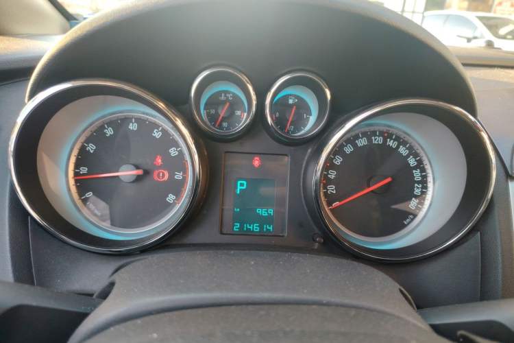 Used Buick GT 2010 XT 1.6L Automatic Fashion Edition Instrument Cluster