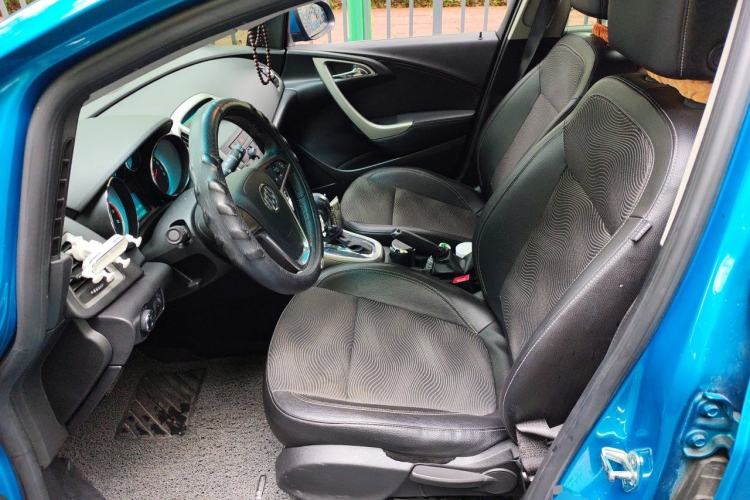 Used Buick GT 2010 XT 1.6L Automatic Fashion Edition Left Front Seat