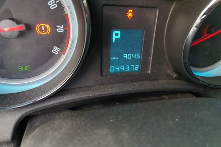 Used Buick GT 2010 XT 1.8L Automatic Fashion Edition Odometer Close Up