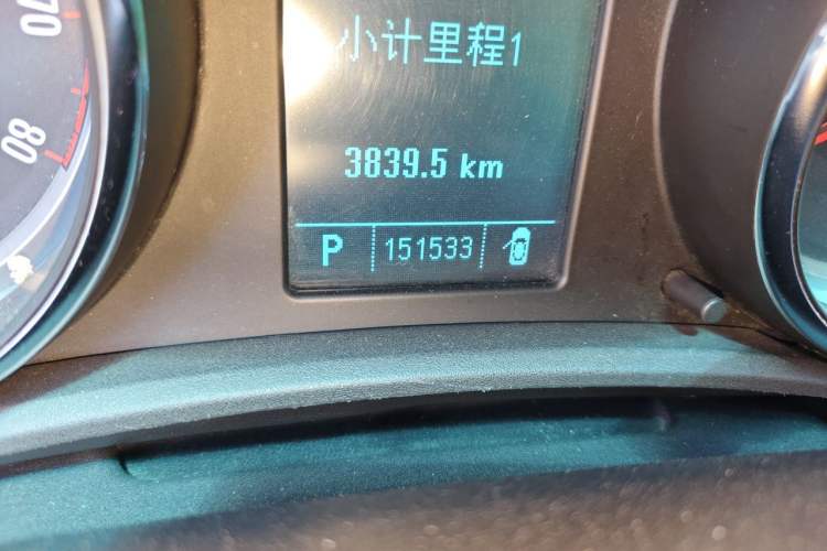 Used Buick GT 2010 XT 1.8L Automatic Deluxe Edition Odometer Close Up