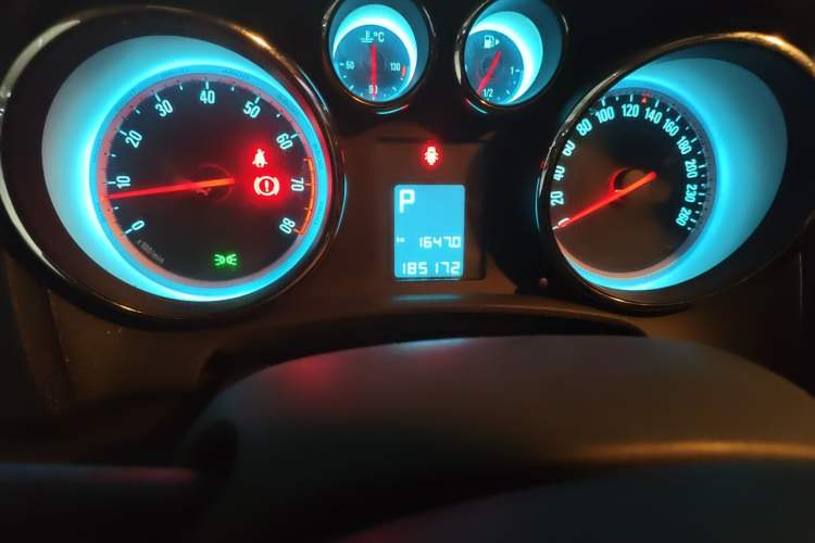 Used Buick GT 2010 XT 1.8L Automatic Fashion Edition Odometer Close Up