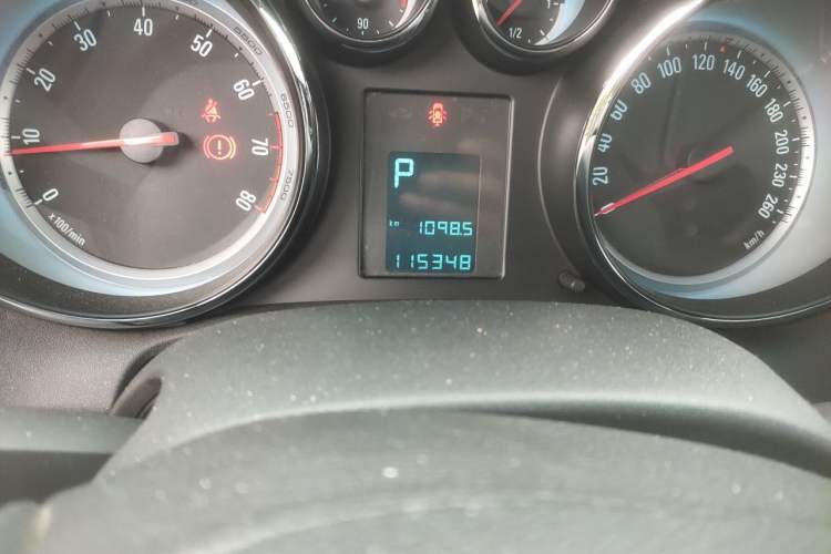 Used Buick GT 2010 XT 1.6T Fashion Sport Edition Odometer Close Up