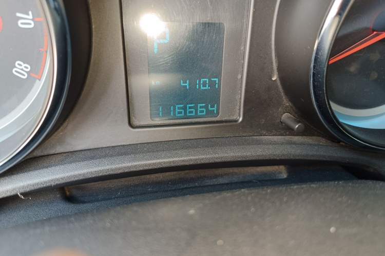 Used Buick GT 2010 XT 1.6L Automatic Fashion Edition Odometer Close Up