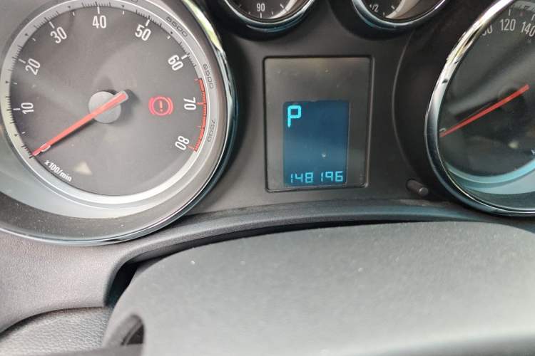 Used Buick GT 2010 GT 1.6T Fashion Sport Edition Odometer Close Up