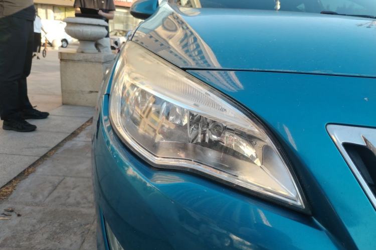 Used Buick GT 2010 XT 1.6L Automatic Fashion Edition Right Front Headlight