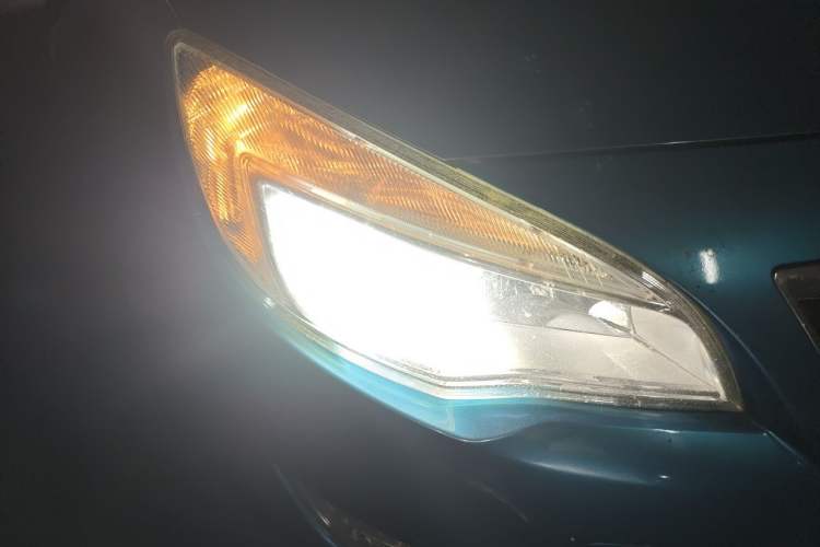 Used Buick GT 2010 XT 1.8L Automatic Fashion Edition Right Front Headlight